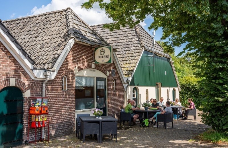 Reusterman terras bij horeca op de camping